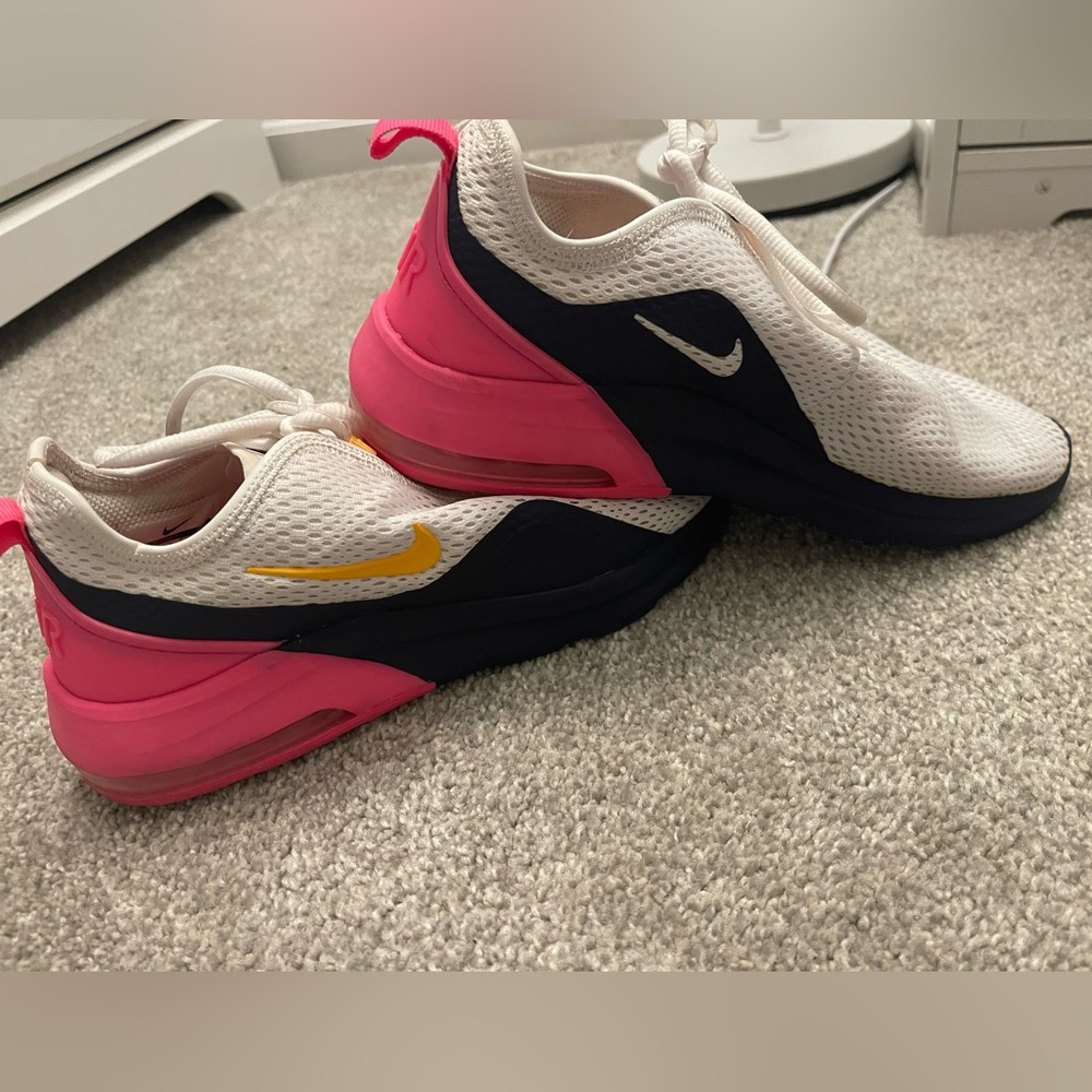 ***WINTER DEAL*** Nike Air Max Running Shoe, Size 8.5